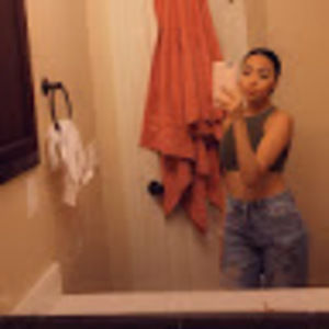 Meet your Posher, Elizabeth lopez